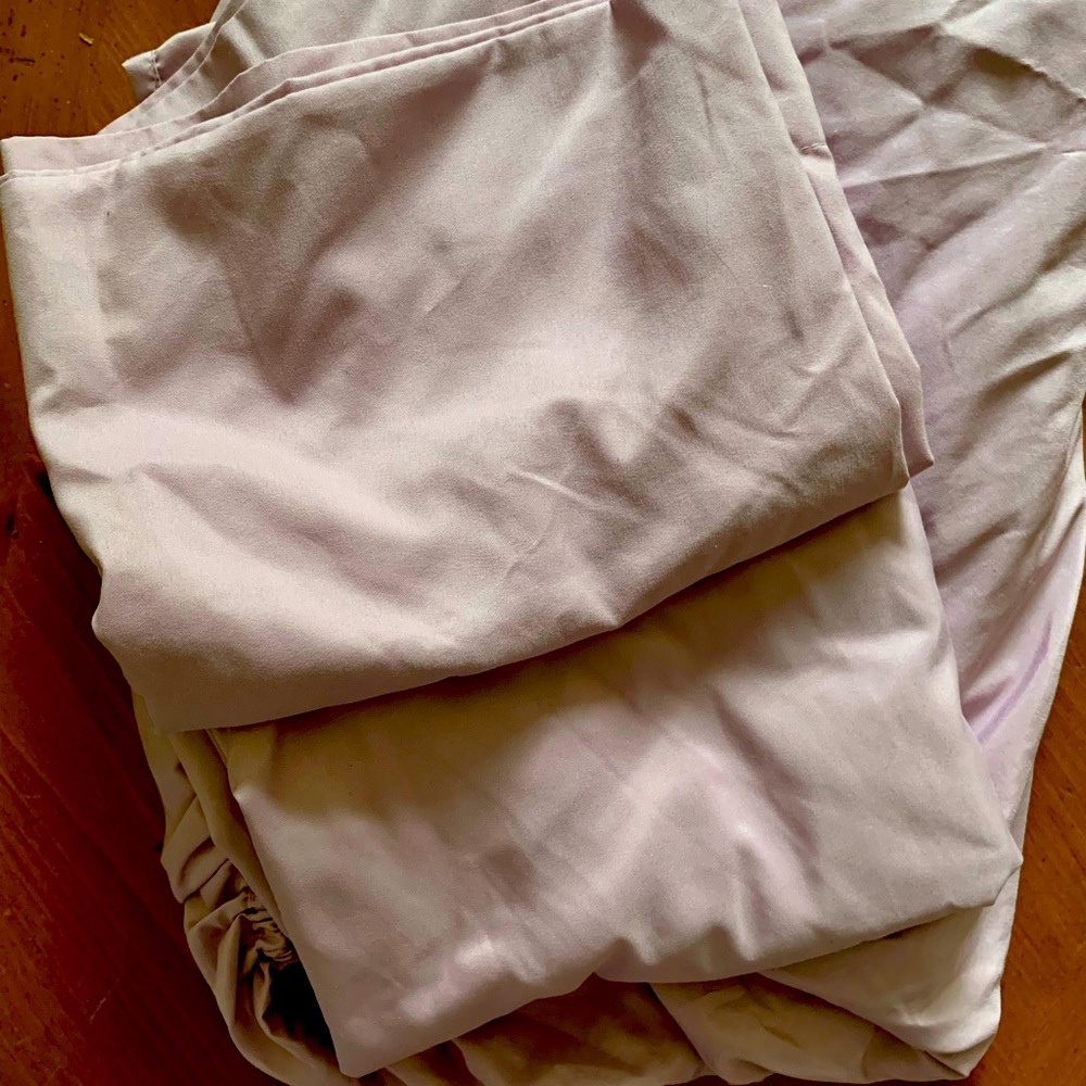 Alex and Zoe Twin xl sheet set light plum color